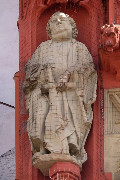 聖フィリップ ヴュルツブルク ババリア ドイツの Marienkapelle のポータルに使徒像 — ストック写真