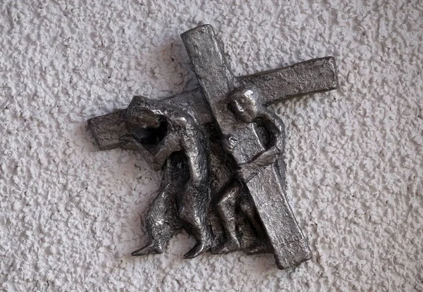 玛丽亚 纳特雷尔在德国蒙琴布卢梅瑙的主教堂出现时创造的十字架之路 — 图库照片