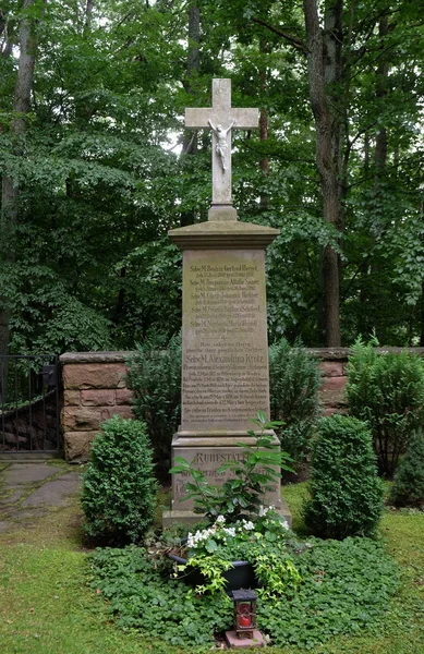 Mezarlığı, kutsal Rahibeler Manastırı çapraz Gemunden, Almanya