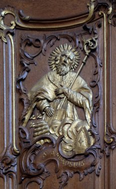 Saint Ambrose, babaların Latin Kilisesi Korosu tezgahları Cistercian Manastırı, Bronbach Reicholzheim Wertheim, Almanya yakınındaki Daniel Aschauer tarafından