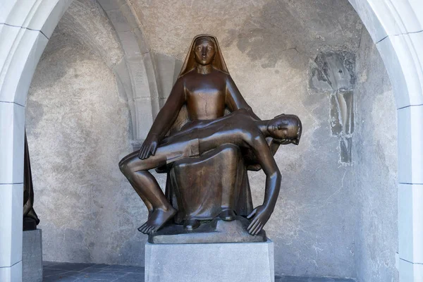 Estatua Pieta Catedral San Florín Vaduz Liechtenstein — Foto de Stock