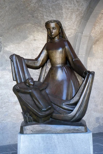 Virgem Maria Com Bebê Jesus Estátua Catedral Florin Vaduz Liechtenstein — Fotografia de Stock