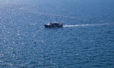 Tipik touring tekne Adriyatik Denizi'ndeki Portoroz, Slovenya