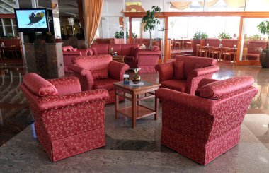 Bir lüks resort otel lobi ve salon salonda Grand hotel Bernardin Portoroz, Slovenya, 26 Haziran 2015 tarihinde.