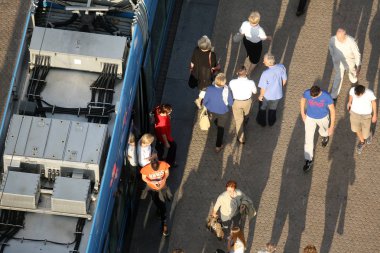 31 Mayıs 2015 tarihinde yolcu ve tramvay Zagrep, Hırvatistan, Ban Jelacic meydanında havadan görünümü.