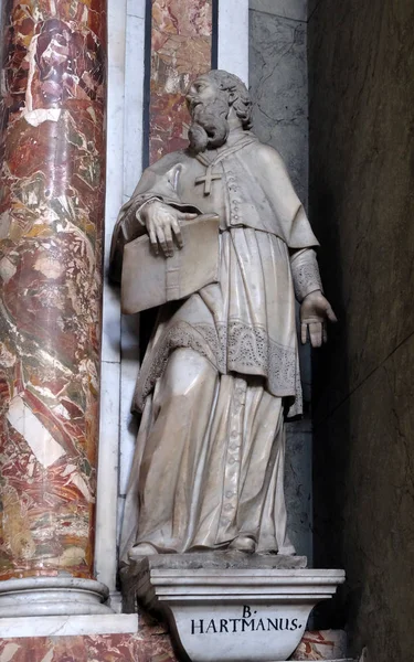 在意大利布雷萨诺内的圣玛丽亚 阿松塔伊 圣卡西亚诺大教堂的祭坛上 祝福布赖森雕像的哈特曼 — 图库照片