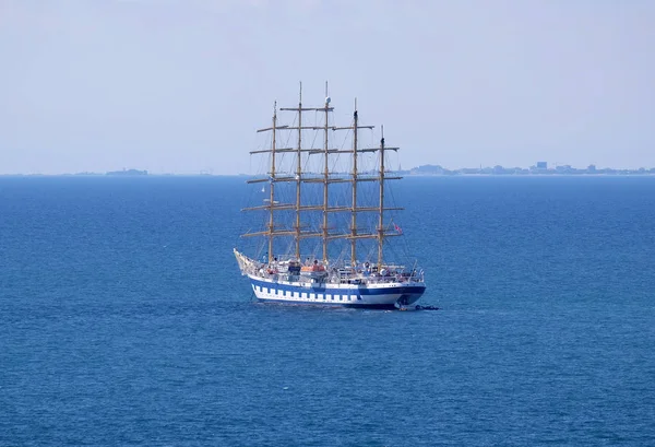 Stor Segelbåt Med Fem Masts Förankrade Framför Portoroz Slovenien — Stockfoto