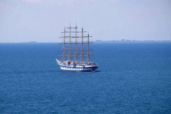 Gran Velero Con Cinco Mástiles Anclados Frente Portoroz Eslovenia — Foto de Stock