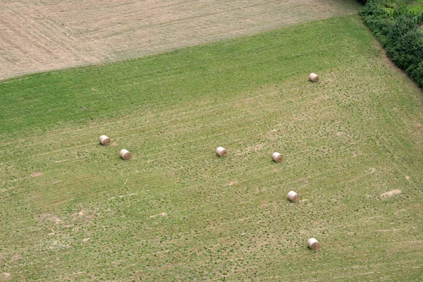 Vista Aérea Haystacks Nos Campos Colheita Verão Zdencina Croácia — Fotografia de Stock