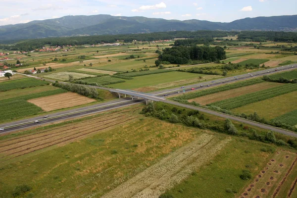 高速道路 ザグレブ クロアチアの近くの空中ショット — ストック写真
