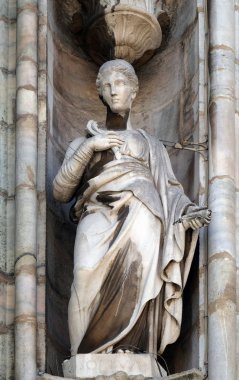 Olivia Palermo, Lombardiya, İtalya Milano Katedrali'ne, Duomo di Santa Maria Nascente, Milan heykele aziz