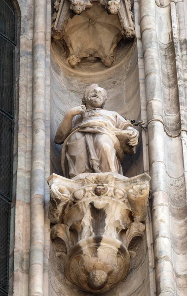 Estatua Santo Fachada Catedral Milán Duomo Santa Maria Nascente Milán —  Fotos de Stock