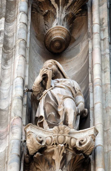 Estátua Santo Fachada Catedral Milão Duomo Santa Maria Nascente Milão — Fotografia de Stock