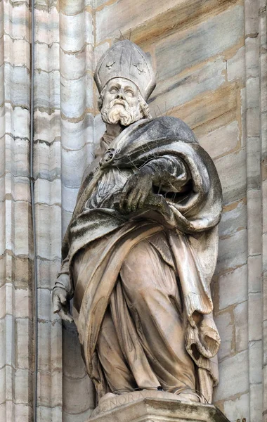 Saint Honoratus 米兰大教堂上的雕像 伦巴第 意大利 — 图库照片