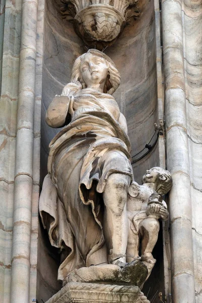 Estátua Santo Fachada Catedral Milão Duomo Santa Maria Nascente Milão — Fotografia de Stock