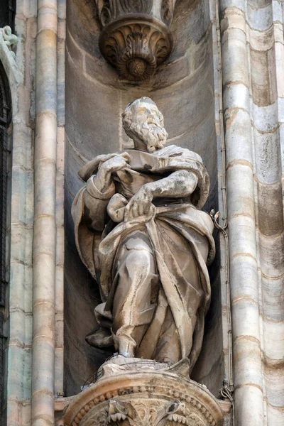 Estátua Santo Fachada Catedral Milão Duomo Santa Maria Nascente Milão — Fotografia de Stock