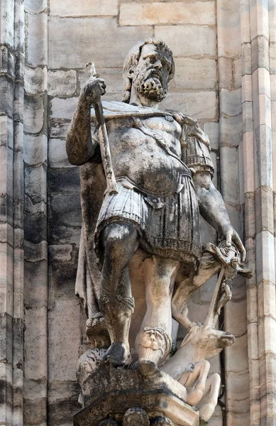 Estátua Santo Fachada Catedral Milão Duomo Santa Maria Nascente Milão — Fotografia de Stock