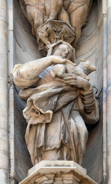 Standbeeld Van Saint Gevel Van Milaan Kathedraal Duomo Santa Maria — Stockfoto