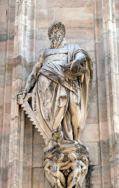 Estátua São Simão Fachada Catedral Milão Duomo Santa Maria Nascente — Fotografia de Stock