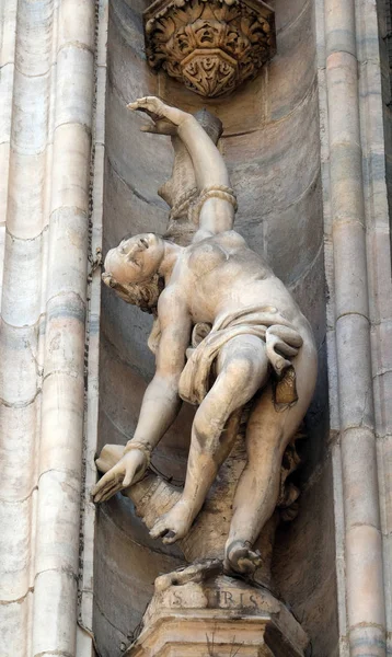 Estátua Santo Fachada Catedral Milão Duomo Santa Maria Nascente Milão — Fotografia de Stock