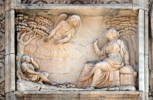 米兰大教堂外立面上的大理石浮雕 意大利米兰圣玛丽亚 纳森特大教堂 — 图库照片
