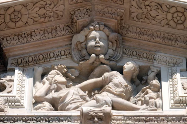 Marmurowe Płaskorzeźby Fasadzie Katedry Mediolanie Duomo Santa Maria Nascente Milan — Zdjęcie stockowe