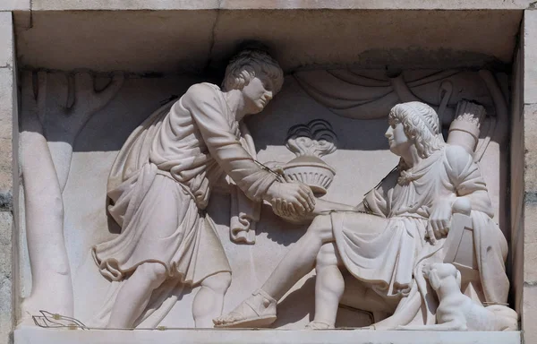 Ezau Prodává Své Prvorozenství Jacob Mramorový Reliéf Fasádě Milánské Katedrály — Stock fotografie