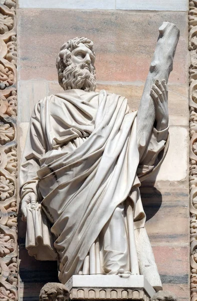 Estatua San Judas Tadeo Fachada Catedral Milán Duomo Santa Maria — Foto de Stock