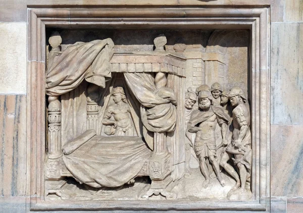 索尔国王的使者寻找大卫 以杀死他 大理石浮雕在米兰大教堂的正面 大教堂 伦巴第 意大利 — 图库照片