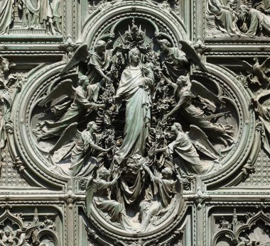 Meryem Ana, Lombardiya, İtalya Milano Katedrali'ne, Duomo di Santa Maria Nascente, Milan ana Bronz kapı detayını varsayım