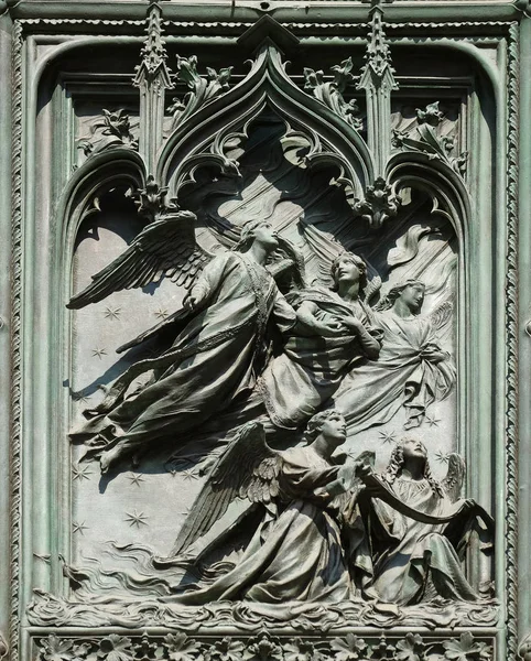 Anjos Detalhe Porta Bronze Principal Catedral Milão Duomo Santa Maria — Fotografia de Stock