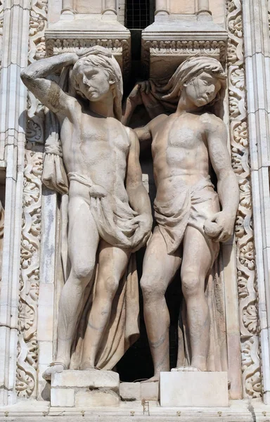 Atlantes Supporting Main Facade Milan Cathedral Duomo Santa Maria Nascente — Stock Photo, Image