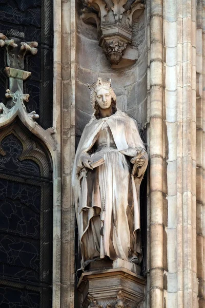 Estátua Santo Fachada Catedral Milão Duomo Santa Maria Nascente Milão — Fotografia de Stock