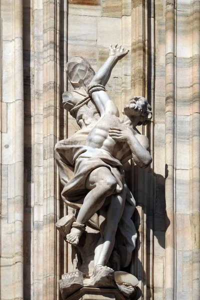 Estátua Santo Fachada Catedral Milão Duomo Santa Maria Nascente Milão — Fotografia de Stock