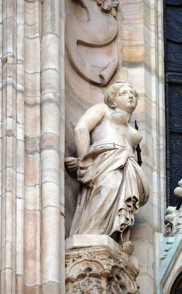 Άγιος Αγία Αγάθη Άγαλμα Στο Μιλάνο Τον Καθεδρικό Ναό Duomo — Φωτογραφία Αρχείου