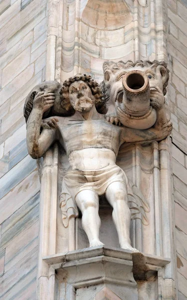 Detalle Estatua Piedra Tallada Fachada Catedral Milán Duomo Santa Maria —  Fotos de Stock