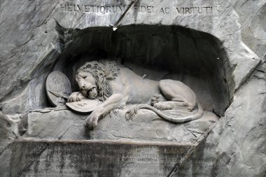 Aslan Anıt veya Lucerne aslan Bertel Thorvaldsen tarafından tasarlanmış, Lucerne, İsviçre bir kaya kabartması vardır