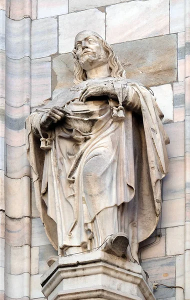 Estatua Santo Fachada Catedral Milán Duomo Santa Maria Nascente Milán —  Fotos de Stock