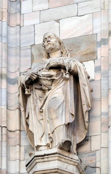 Estatua Santo Fachada Catedral Milán Duomo Santa Maria Nascente Milán — Foto de Stock