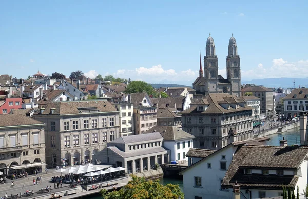 Панорама Перегляд Історичного Центру Цюриха Відомих Grossmunster Церква — стокове фото