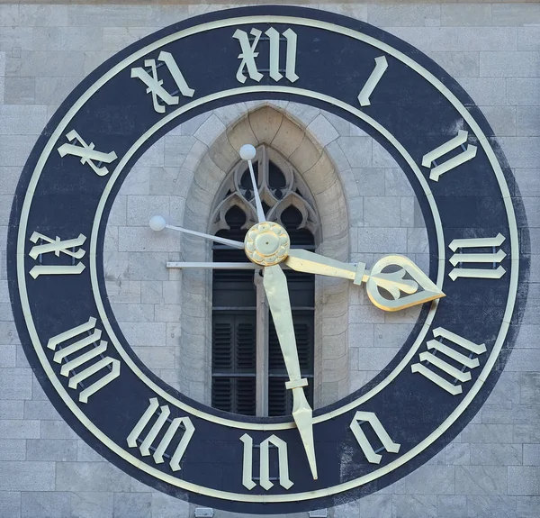 瑞士苏黎世圣彼得福音派教堂钟楼 — 图库照片