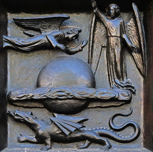 Gott Der Schöpfer Des Himmels Relief Der Tür Der Grossmünsterkirche — Stockfoto