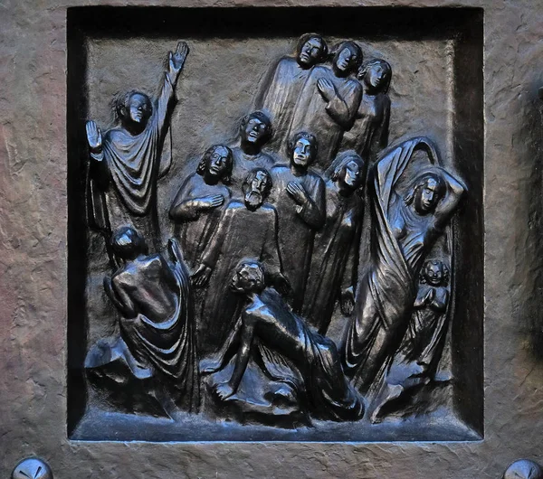 Risurrezione Dei Morti Rilievo Sulla Porta Della Chiesa Grossmunster Grande — Foto Stock