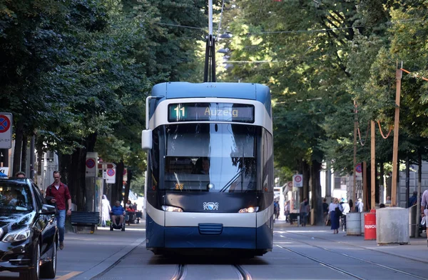 Трамвай Цюрихе Банхофштрассе Швейцария — стоковое фото