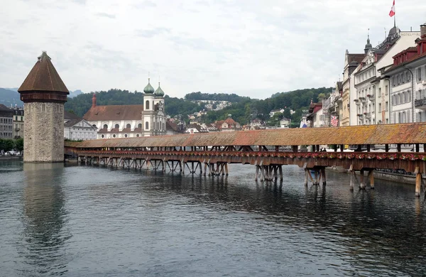 Zabytkowego Centrum Lucerny Mostu Kapellbrücke Symbol Miasta Jedną Głównych Atrakcji — Zdjęcie stockowe