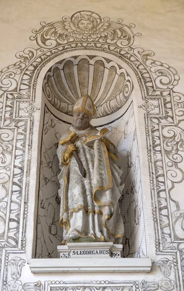 Saint Leodegar Statue Facade Church Leodegar Lucerne Switzerland — Stock Photo, Image