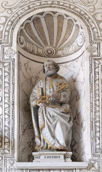 Posąg Świętego Piotra Elewacji Kościoła Leodegar Lucerna Szwajcaria — Zdjęcie stockowe
