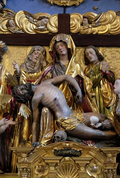 Μαίρη Σώμα Του Χριστού Σχετικά Άγαλμά Του Γόνατα Στο Βωμό — Φωτογραφία Αρχείου