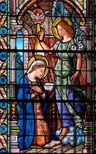 Ilmoitus Neitsyt Marialle Lasimaalaus Pyhän Lawrencen Katedraalissa Luganossa Sveitsissä — kuvapankkivalokuva