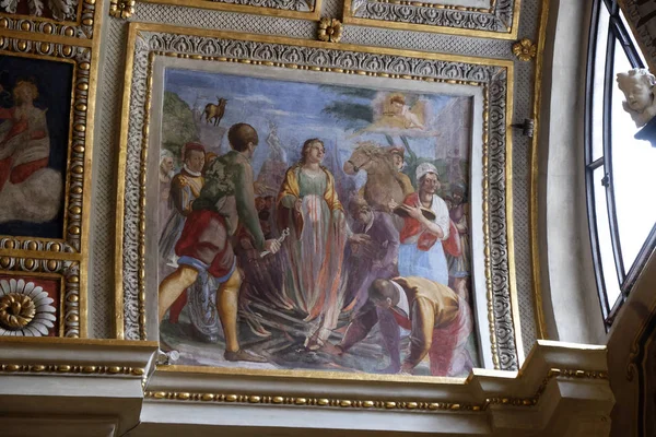 มาร ยแห งเซนต อพอลโลเน เฟรสโก ในโบสถ เซนต ลอว เรนซ ในลากาโน — ภาพถ่ายสต็อก
